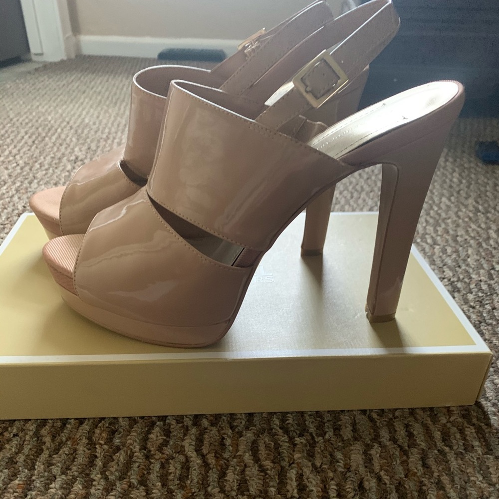 BRAND NEW BCBG NUDE PLATFORM HEELS